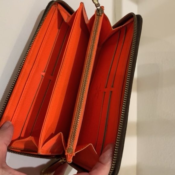 Authentic Louis Vuitton Graffiti zippy wallet case - Picture 3 of 13